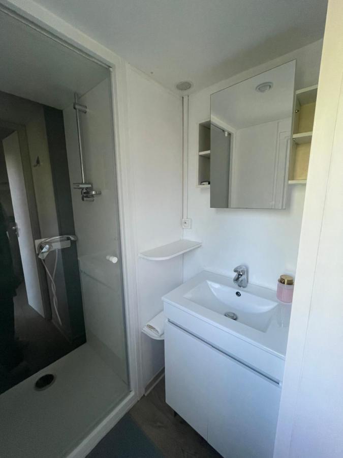 Mobil-Home Au Pied Du Luberon La Roque-d'Antheron Εξωτερικό φωτογραφία