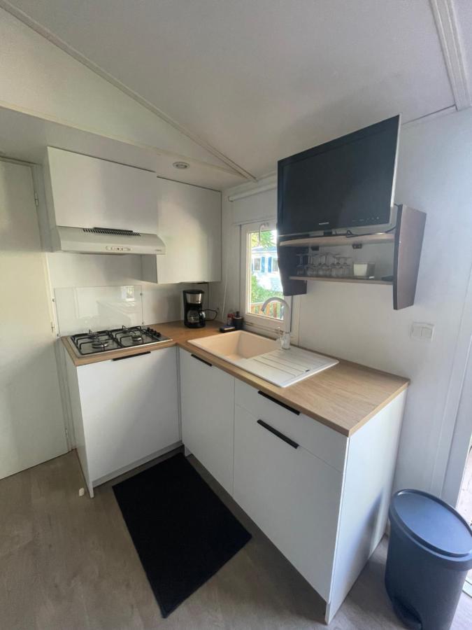 Mobil-Home Au Pied Du Luberon La Roque-d'Antheron Εξωτερικό φωτογραφία