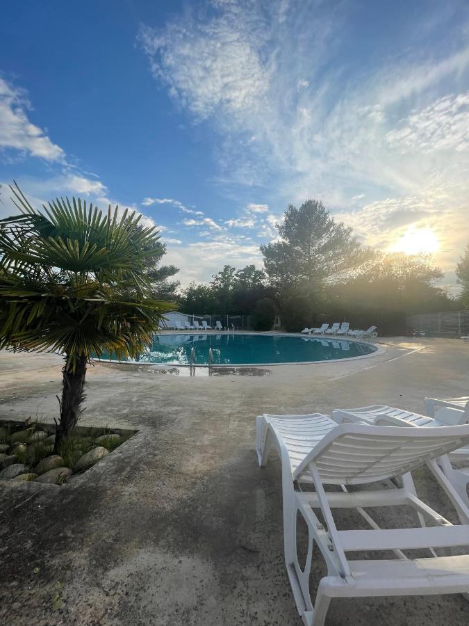 Mobil-Home Au Pied Du Luberon La Roque-d'Antheron Εξωτερικό φωτογραφία