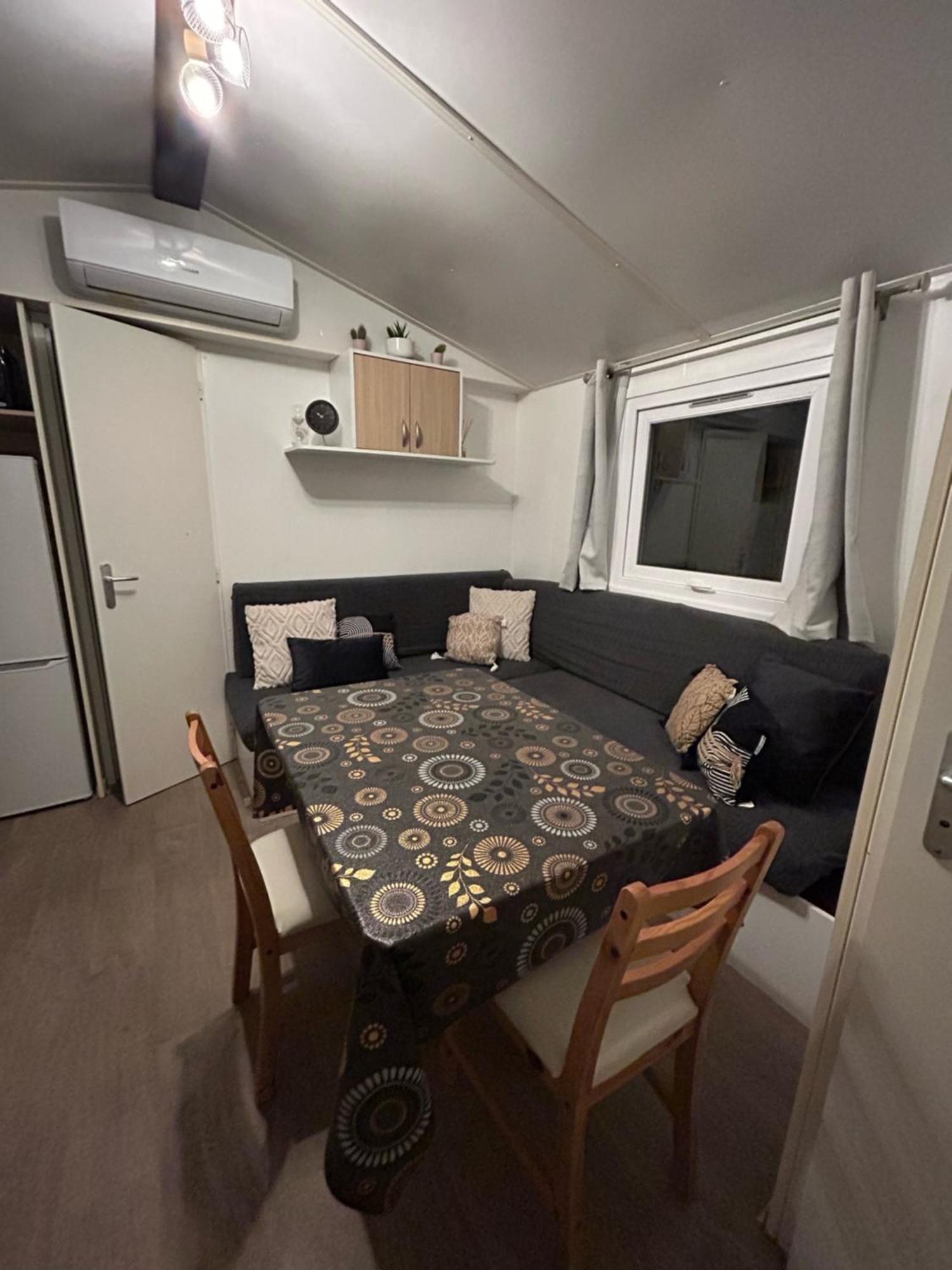 Mobil-Home Au Pied Du Luberon La Roque-d'Antheron Εξωτερικό φωτογραφία